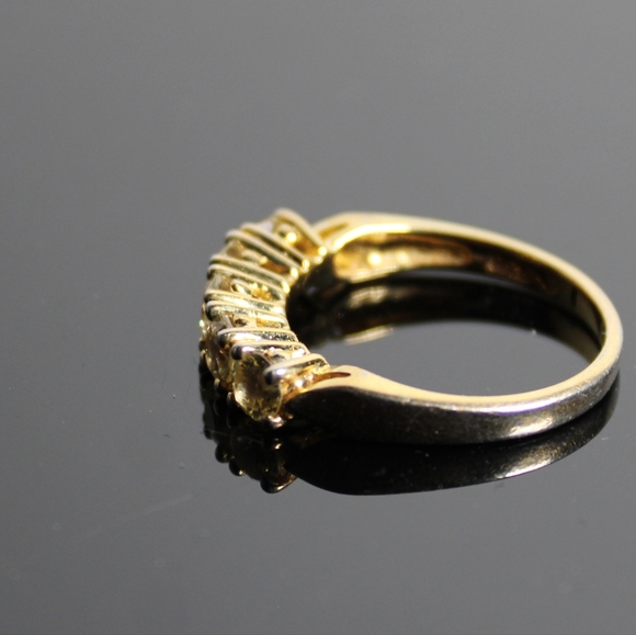 beautiful gold tone ring with 5 CZ stones - Picture 10 of 10